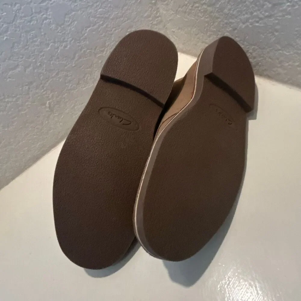 Clarks Mens Size 8.5 Shepton Chukka Boots Sand Suede Leather Comfort Capsule NWT